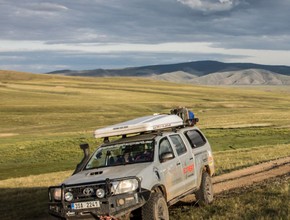 Medvědi na cestách - Z Mělníka do Mongolska na čtyřech kolech